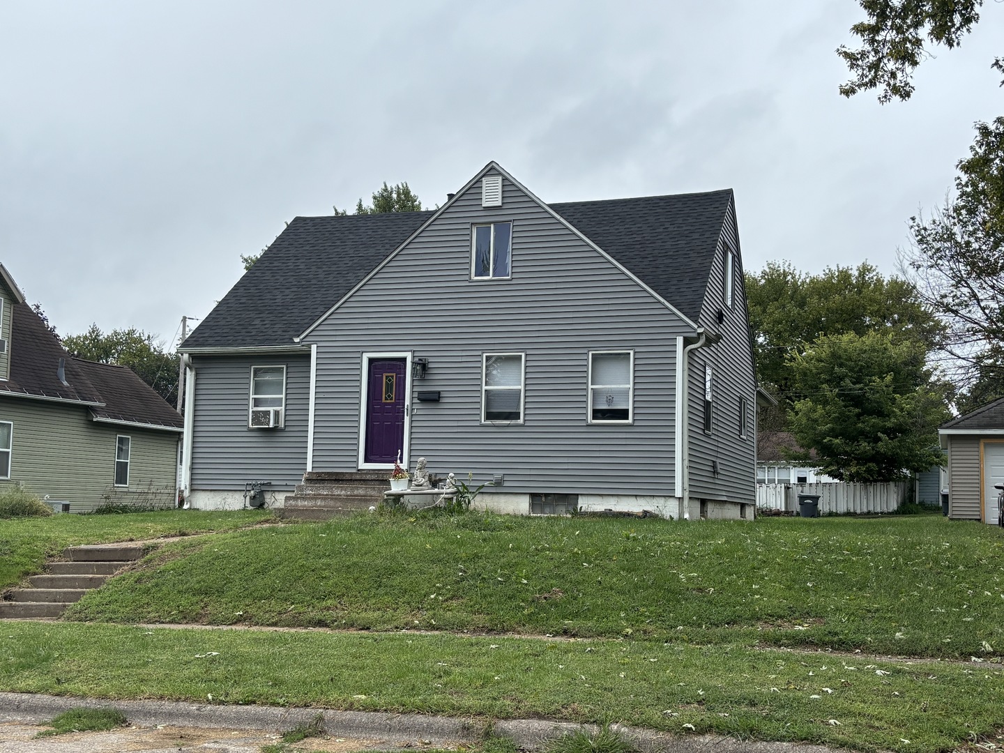 2440 Dunham Street — photo