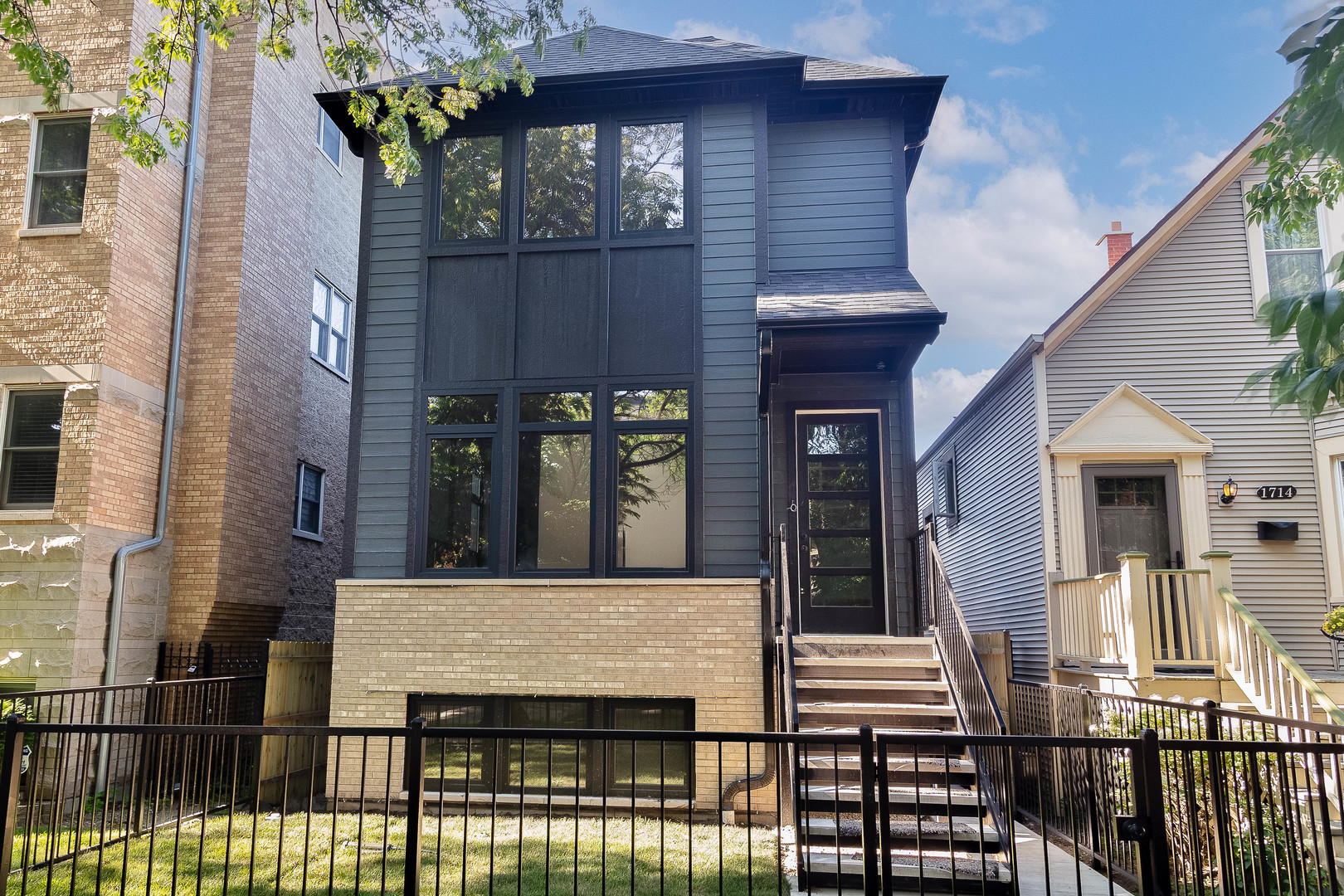 1716 W Berwyn Avenue — photo