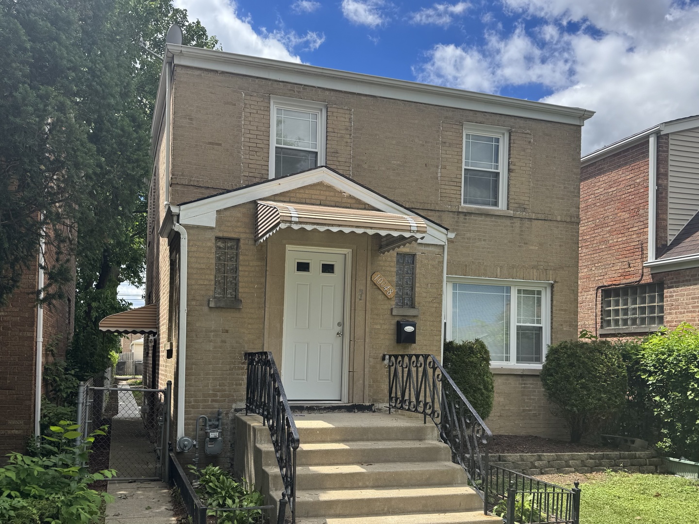 10048 S Saint Lawrence Avenue — photo