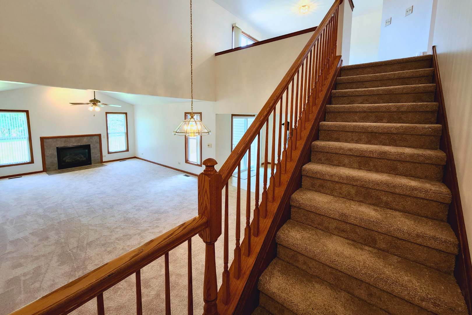 Home in Elgin, IL 60120 — photo 2