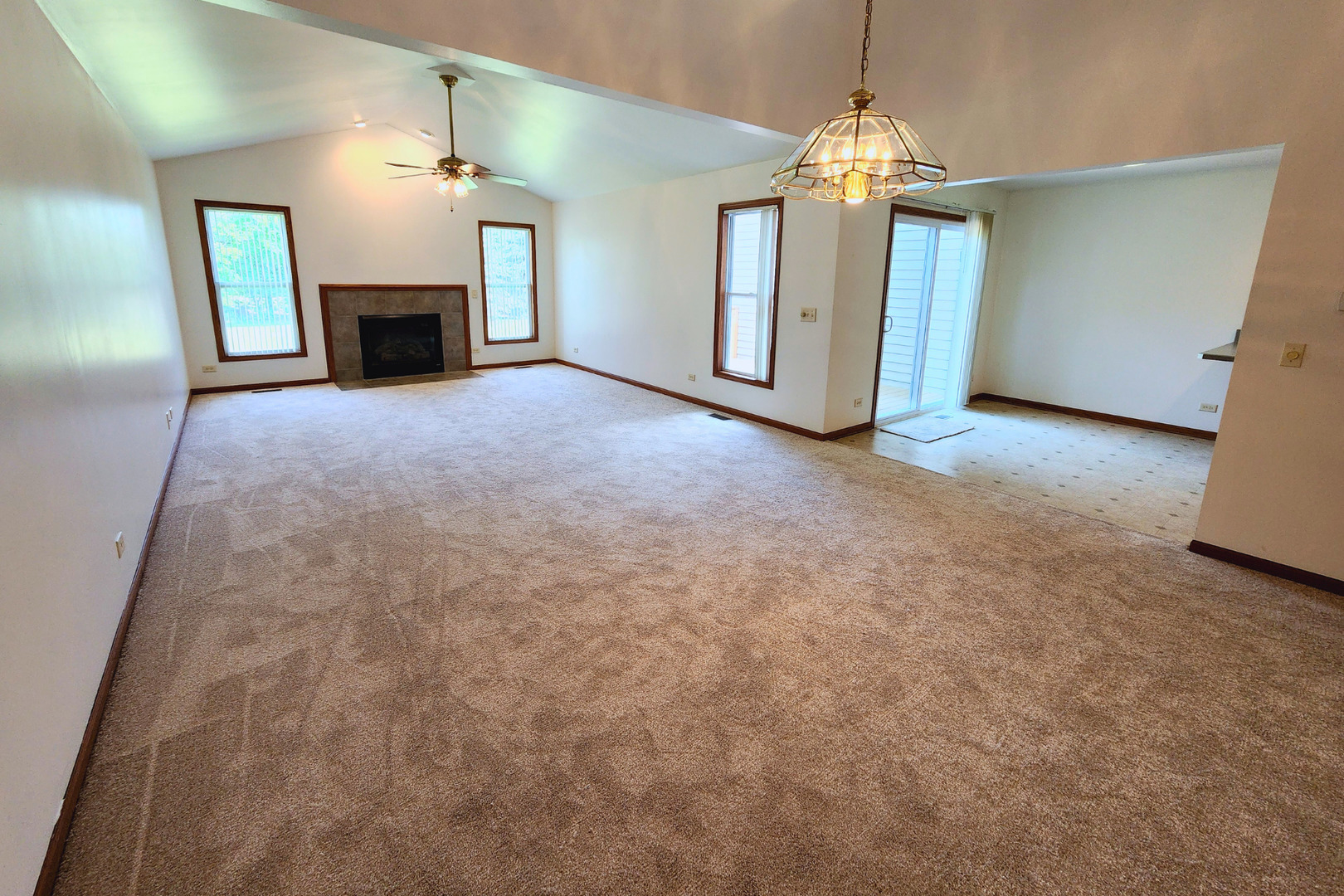 Home in Elgin, IL 60120 — photo 3