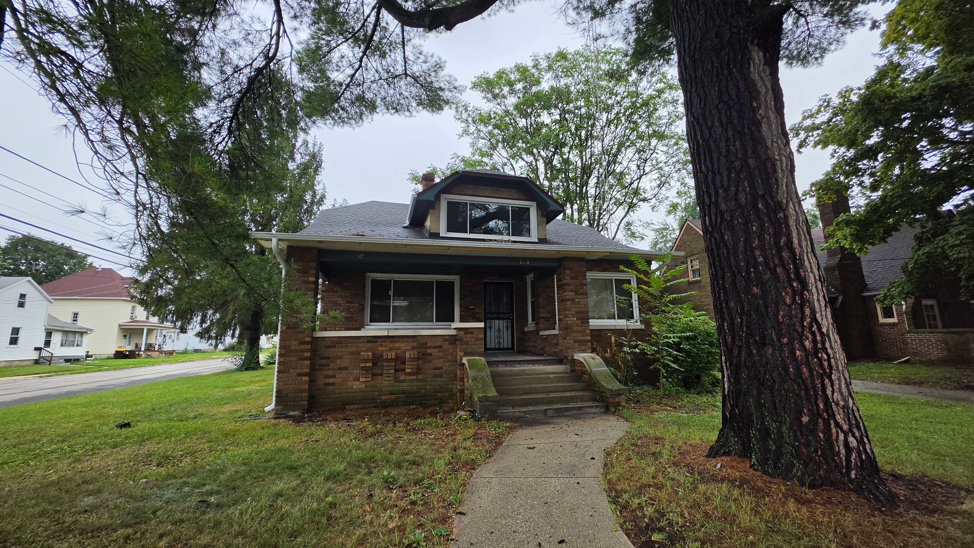 1303 S Oak Avenue — photo