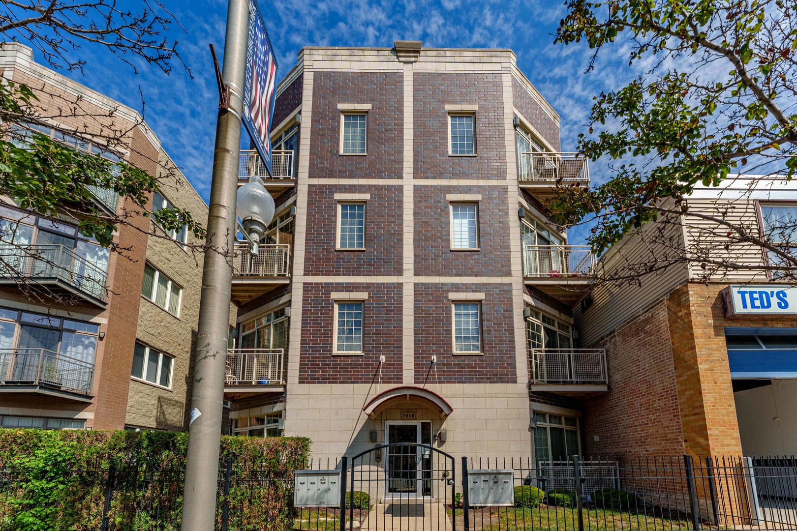 7930 W Grand Avenue Unit 3W — photo