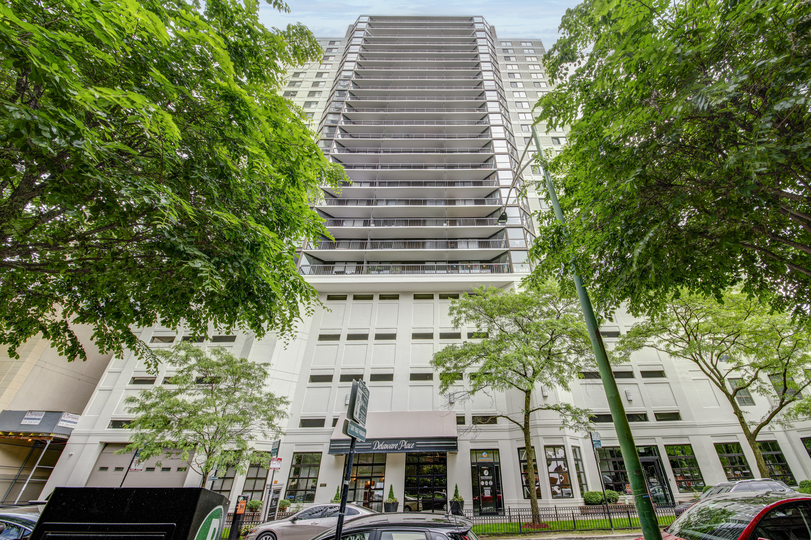 33 W Delaware Place 19H — photo