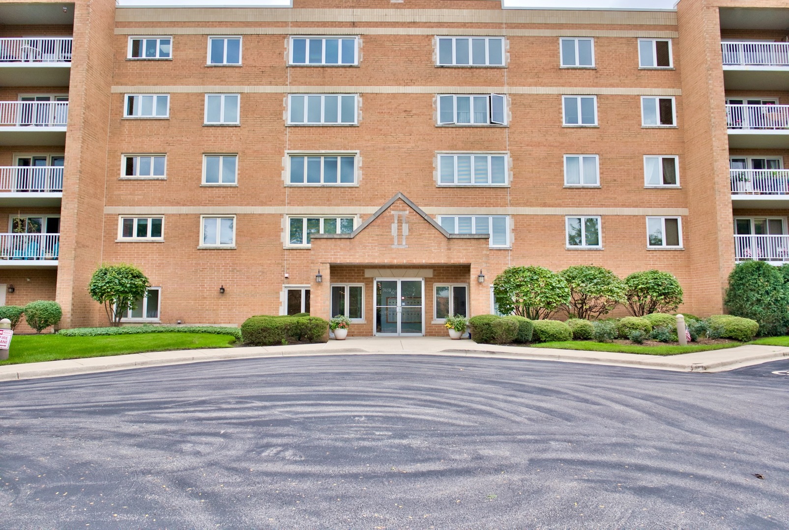 7450 N Waukegan Road 404 — photo