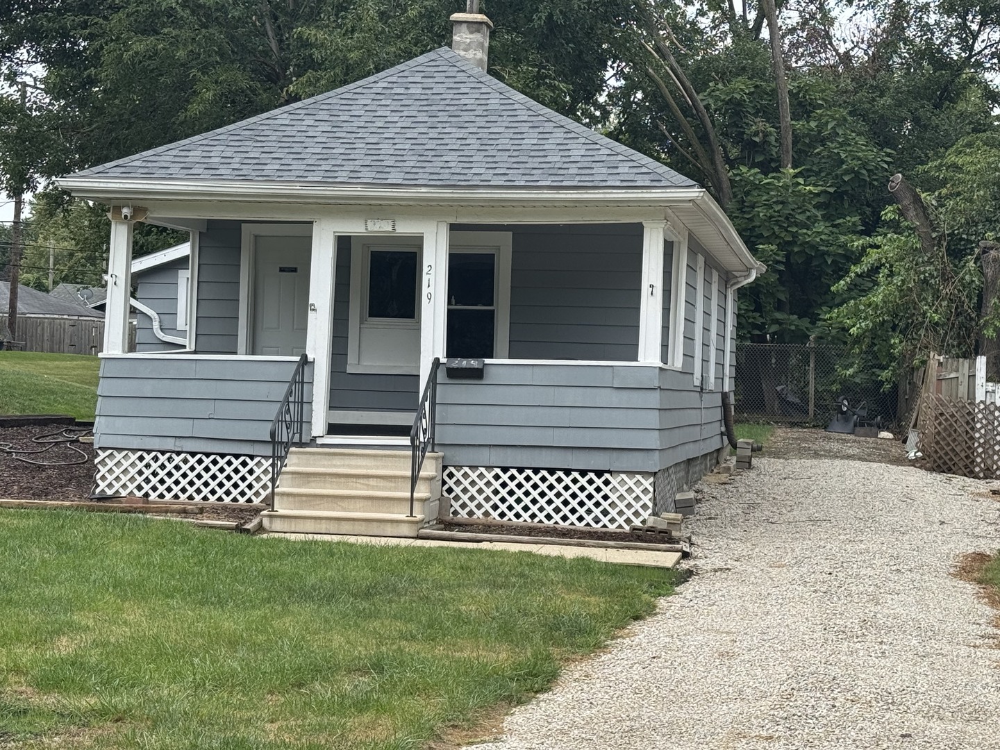 219 SW Circle Drive — photo