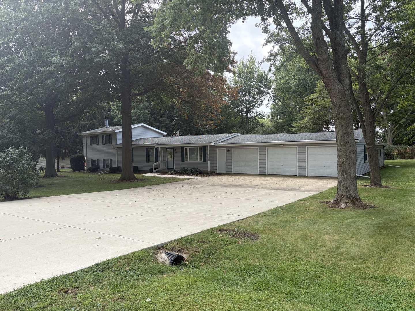10083 Elizabeth Road — photo