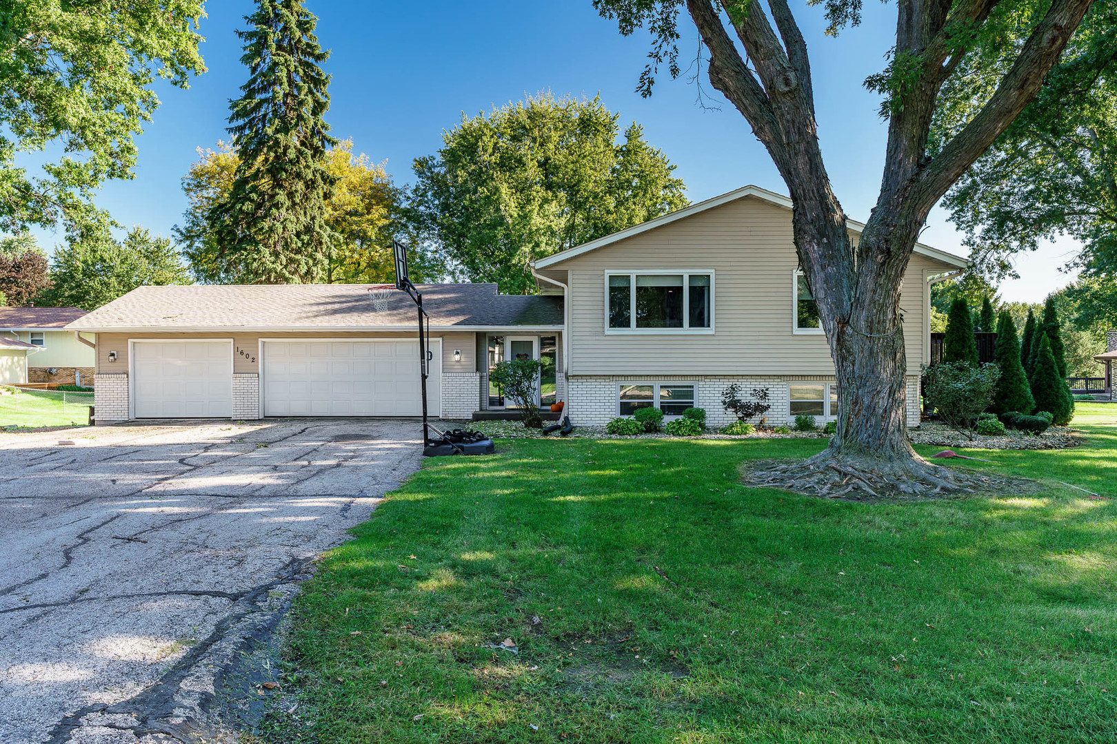 1602 Plaza Drive — photo