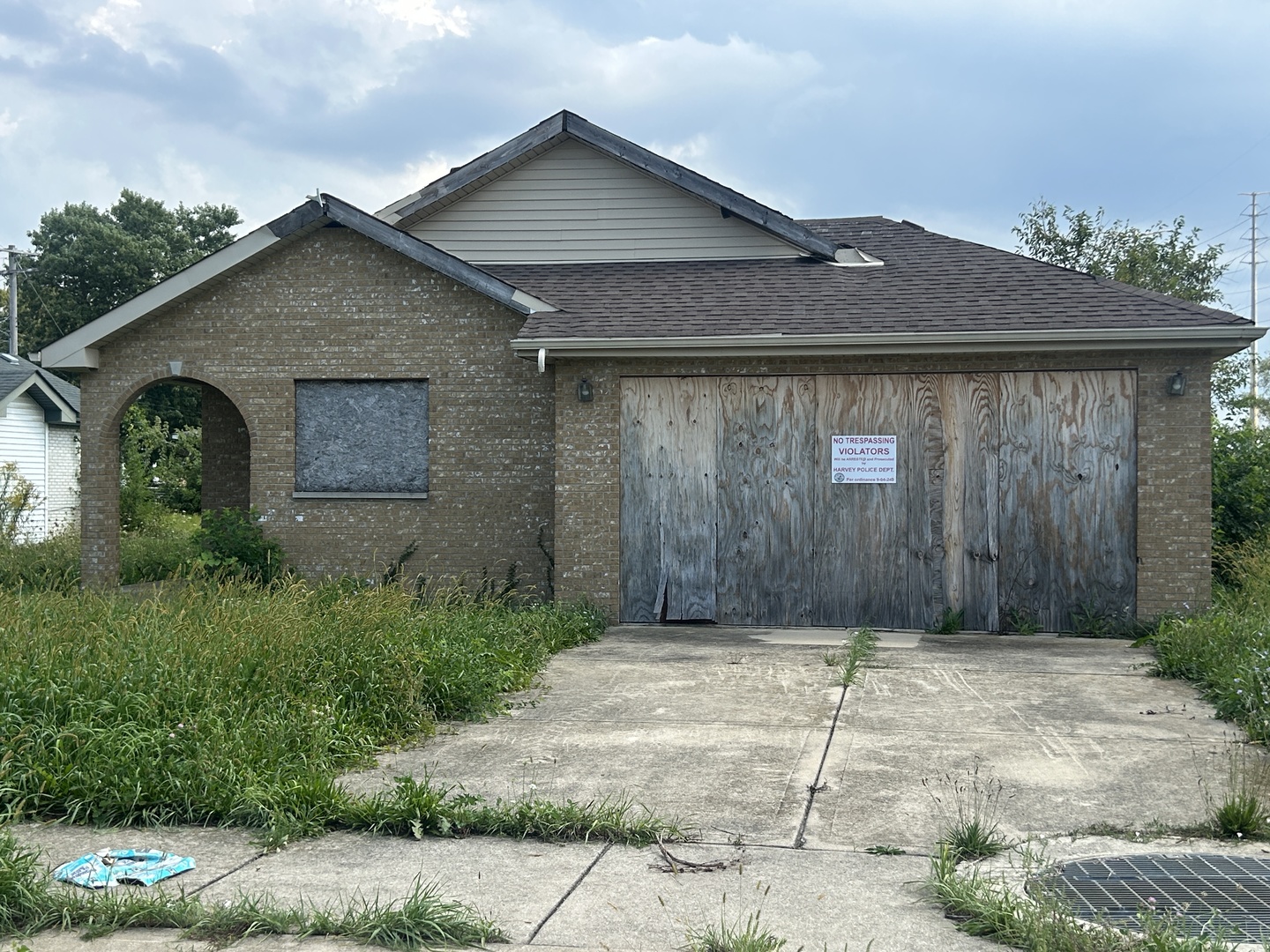 16051 Gauger Avenue — photo