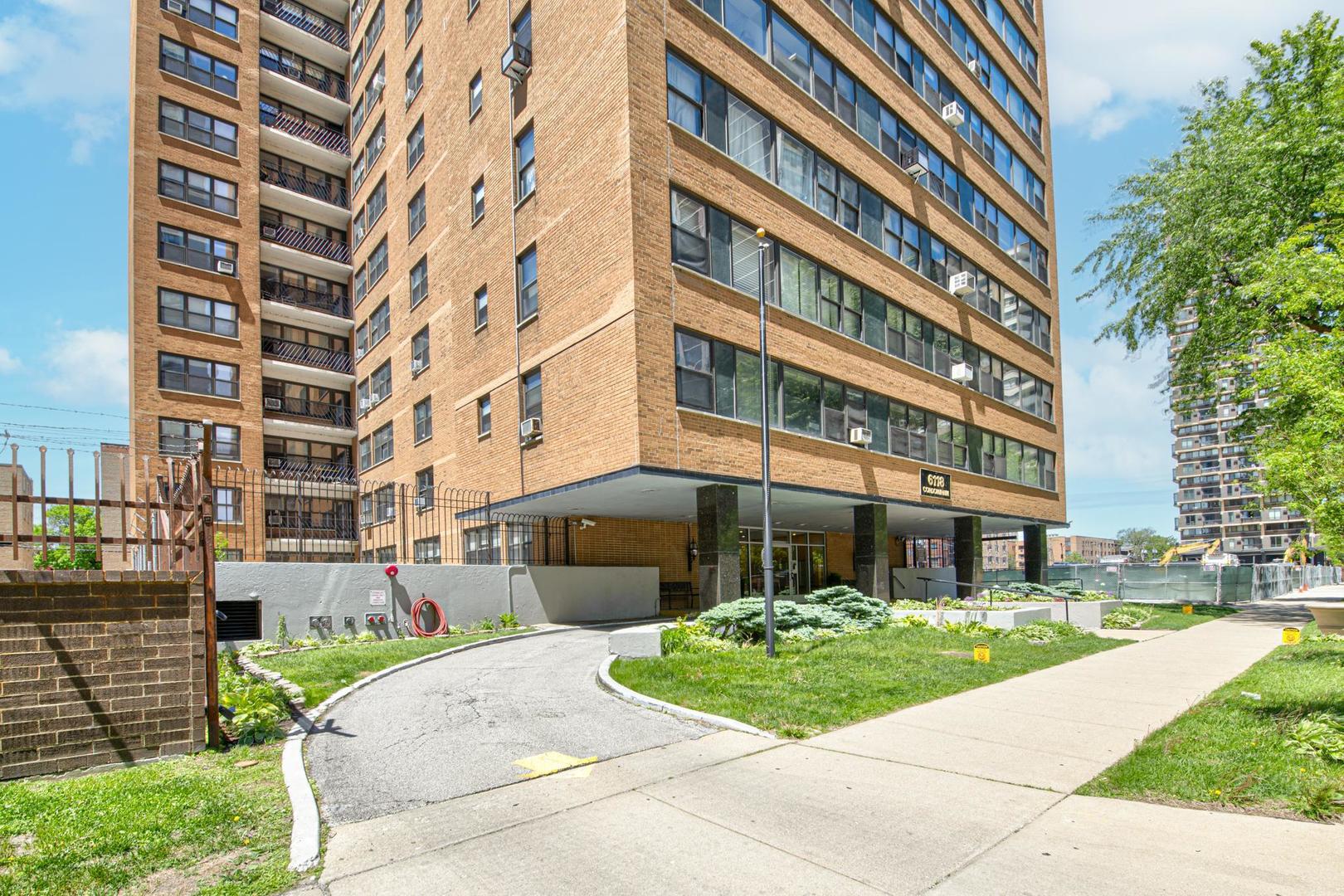 6118 N Sheridan Road 106 — photo