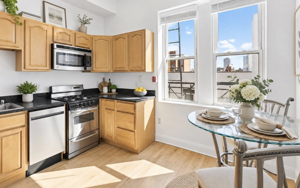 231 Grand Street 5R — photo