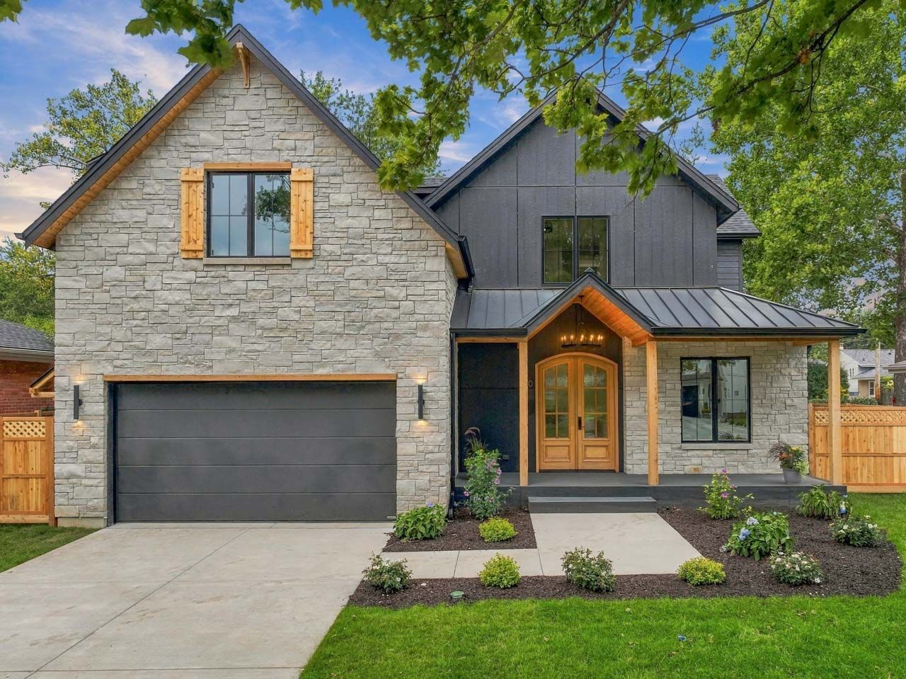 810 Clover Court — photo