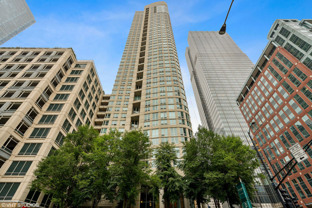 345 N LaSalle Drive 3302 — photo