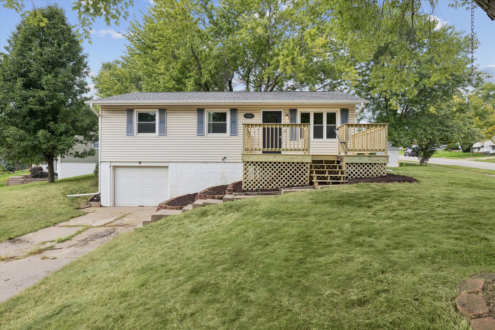 1332 Golden Valley Drive — photo