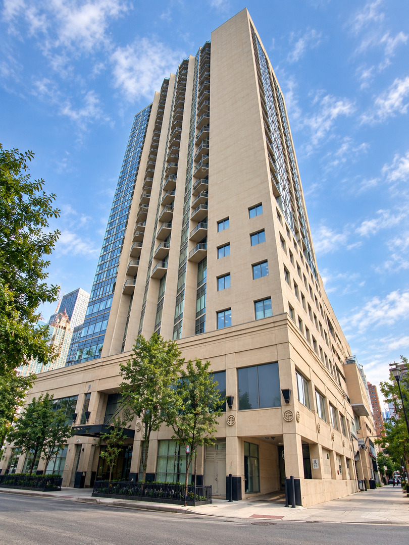 111 W Maple Street 2701 — photo