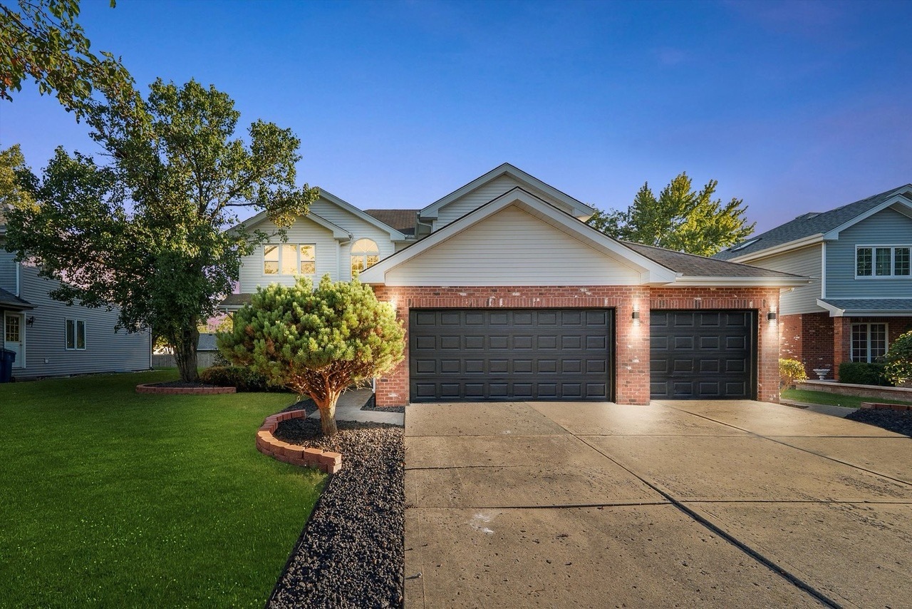 5345 Stanford Lane — photo