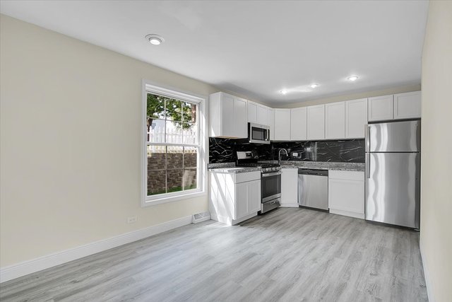 Home in Glendale Heights, IL 60139 — photo 2