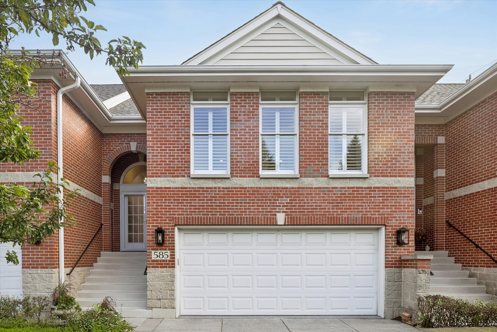 585 Linden Court — photo
