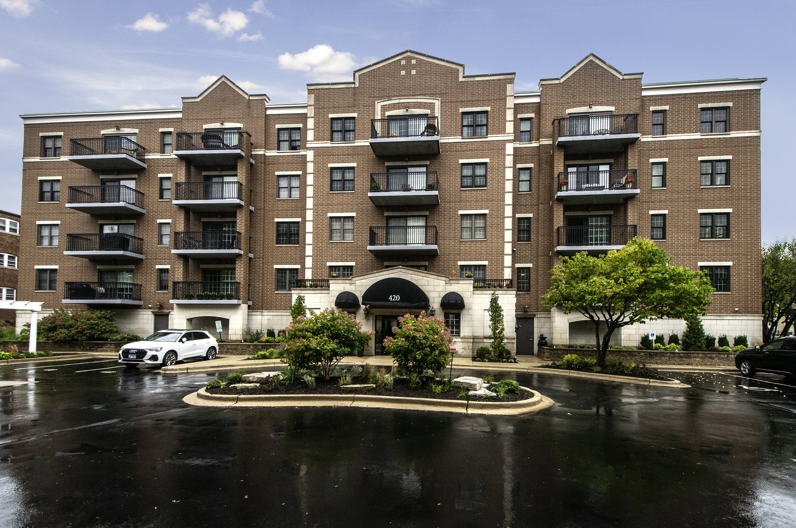 420 W Burlington Avenue 207 — photo