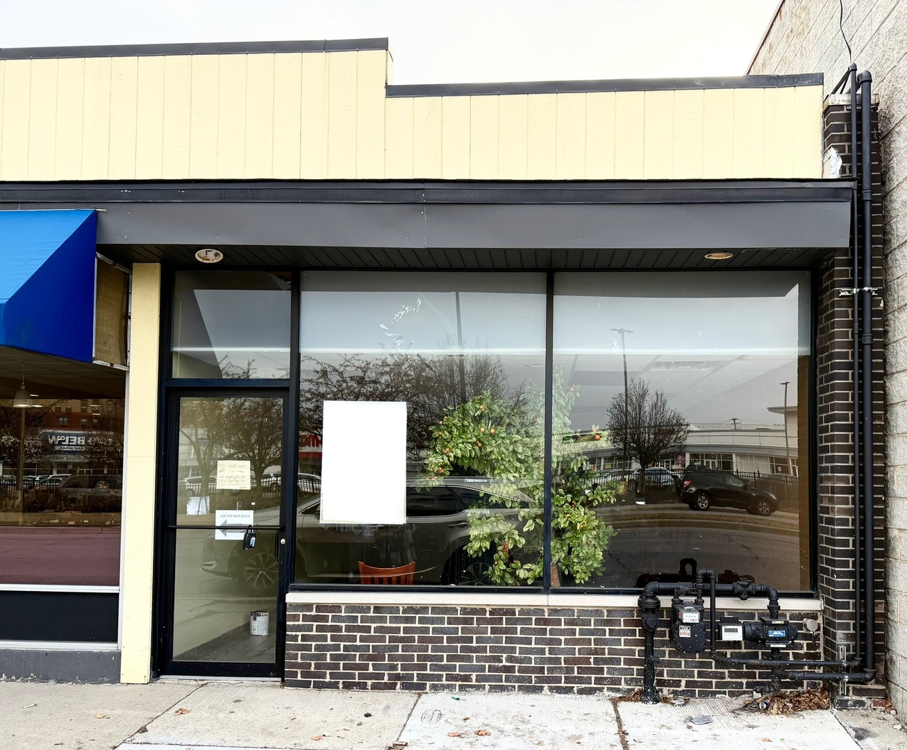 6152 N Lincoln Avenue — photo