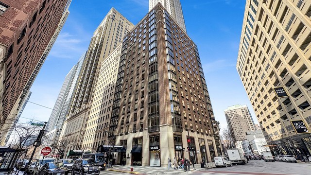 40 E Delaware Place 1702 — photo