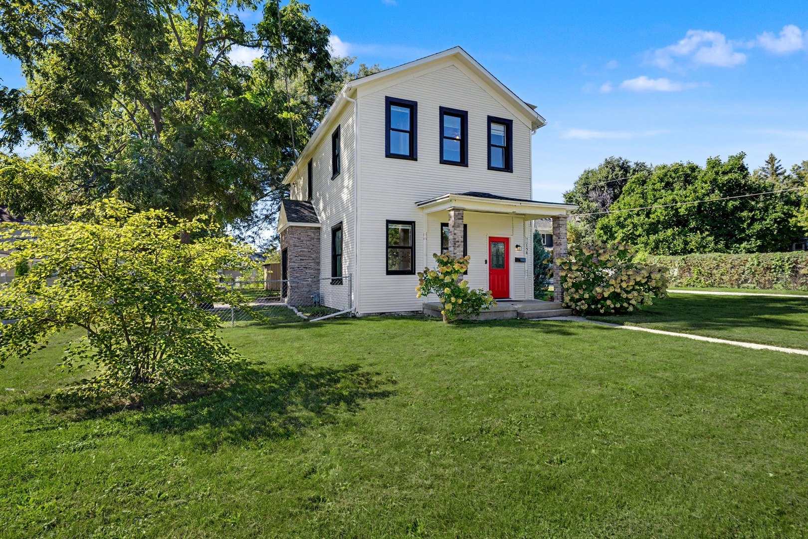 158 S Sycamore Street — photo