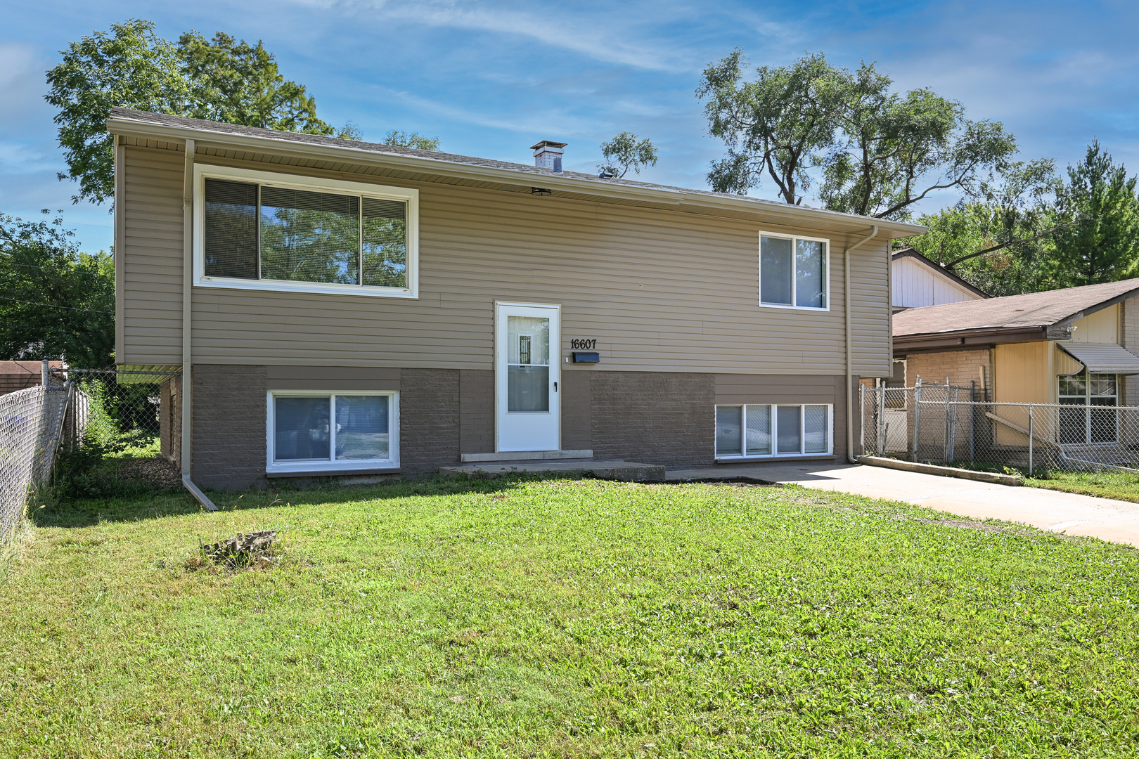 16607 Paulina Street — photo