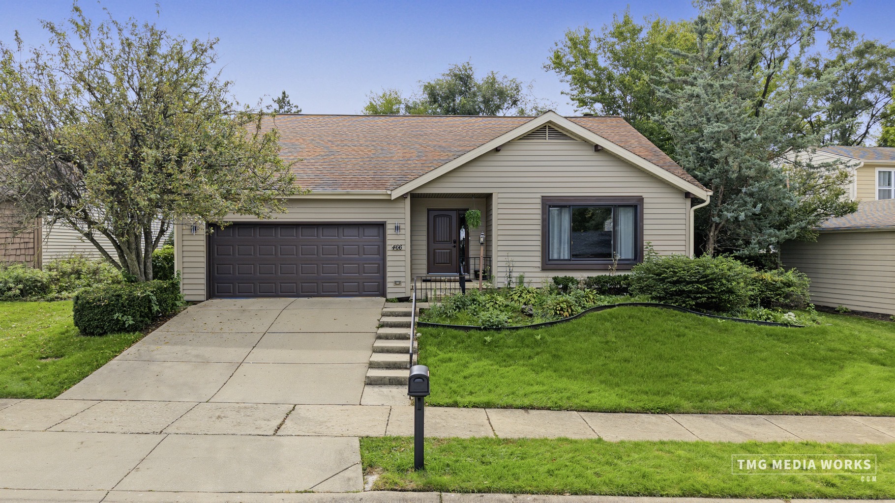 466 Laura Court — photo