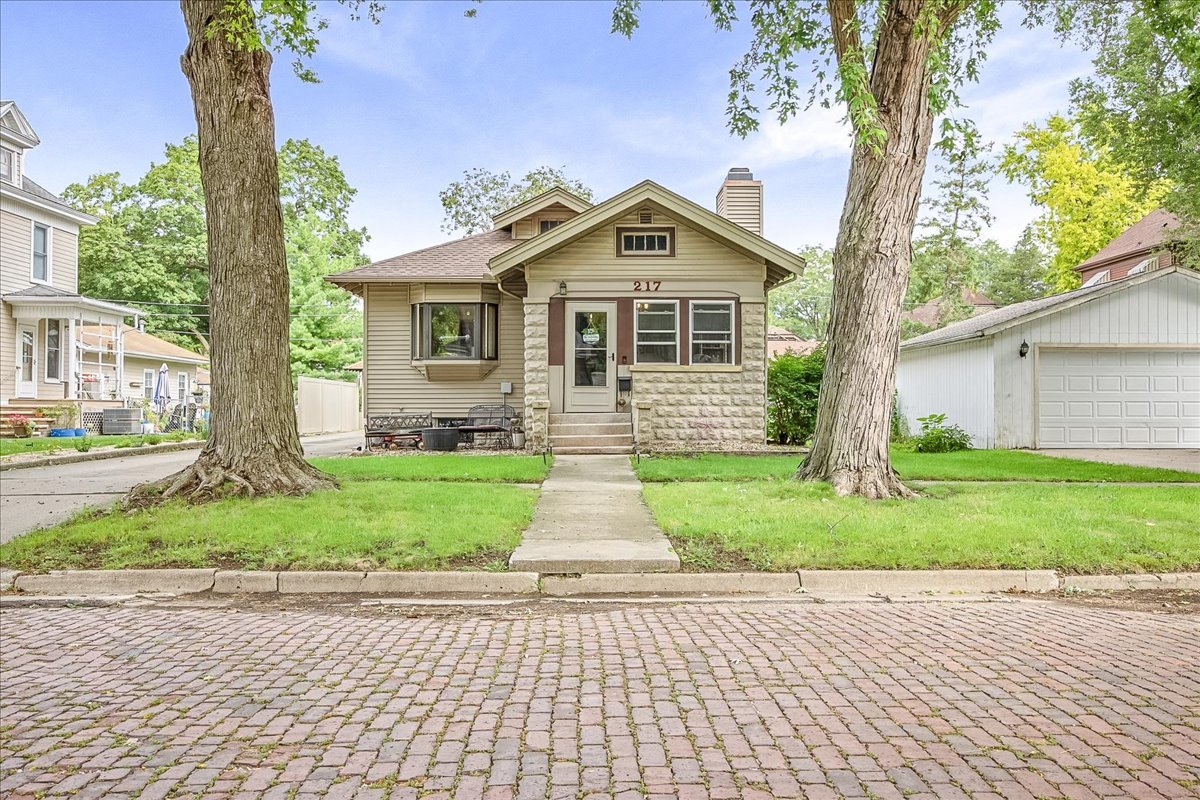 217 W Moulton Street — photo