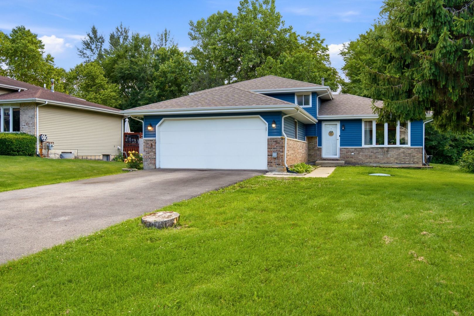 0N140 Sarana Avenue — photo