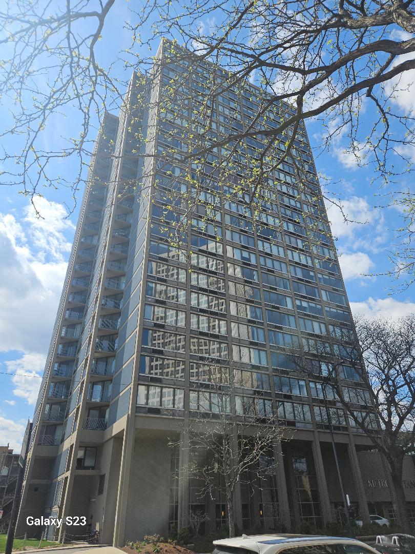 5320 N Sheridan Road 1502 — photo