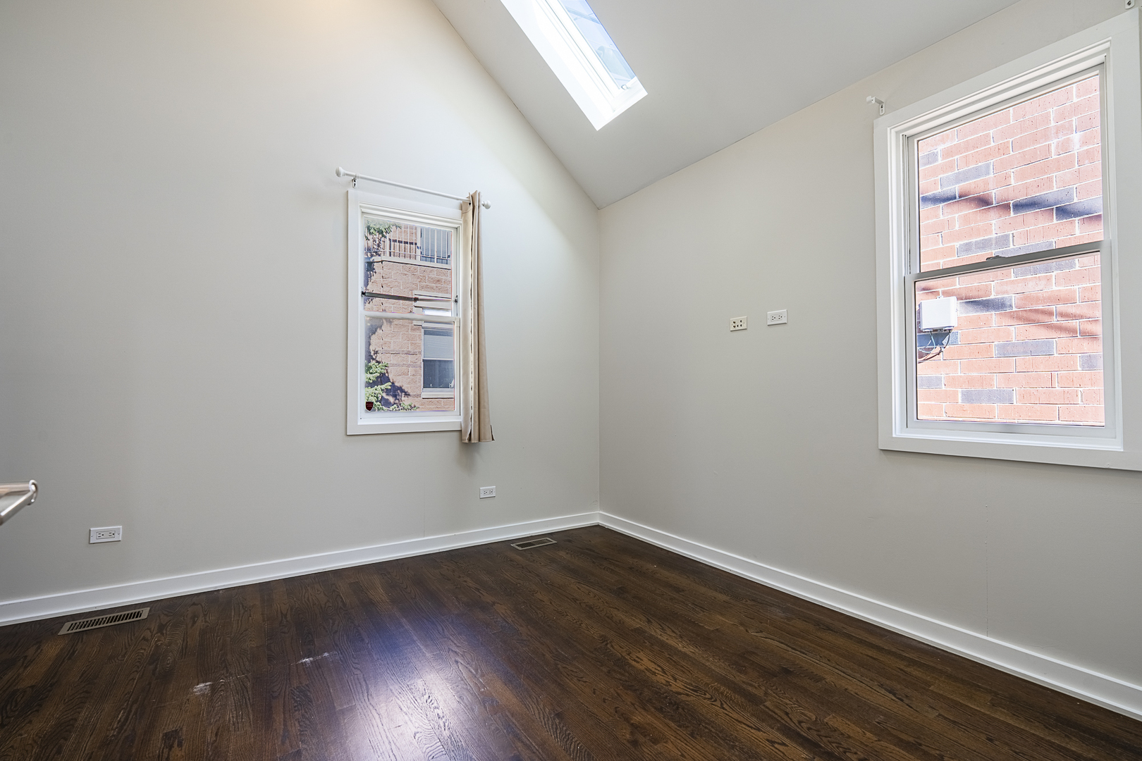 Home in Chicago, IL 60622 — photo 2