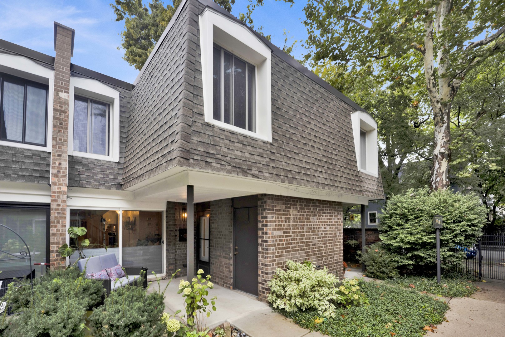 1635 W Belle Plaine Avenue — photo