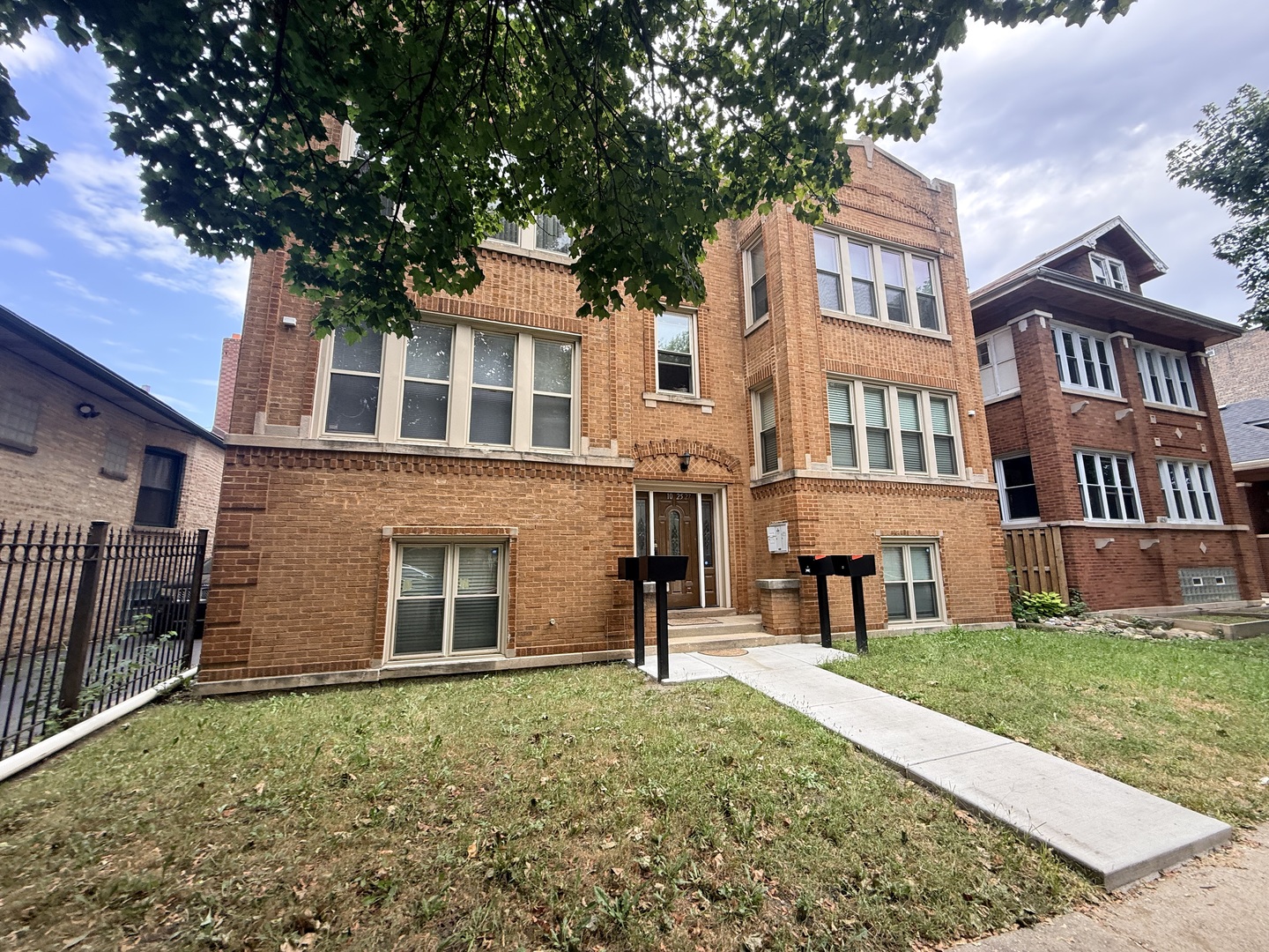 1025 S Austin Boulevard 2N — photo