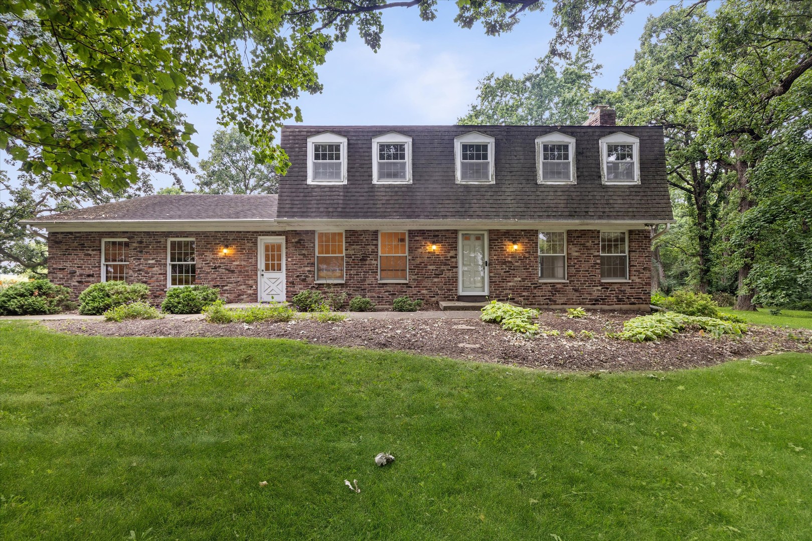2S730 White Oak Lane — photo