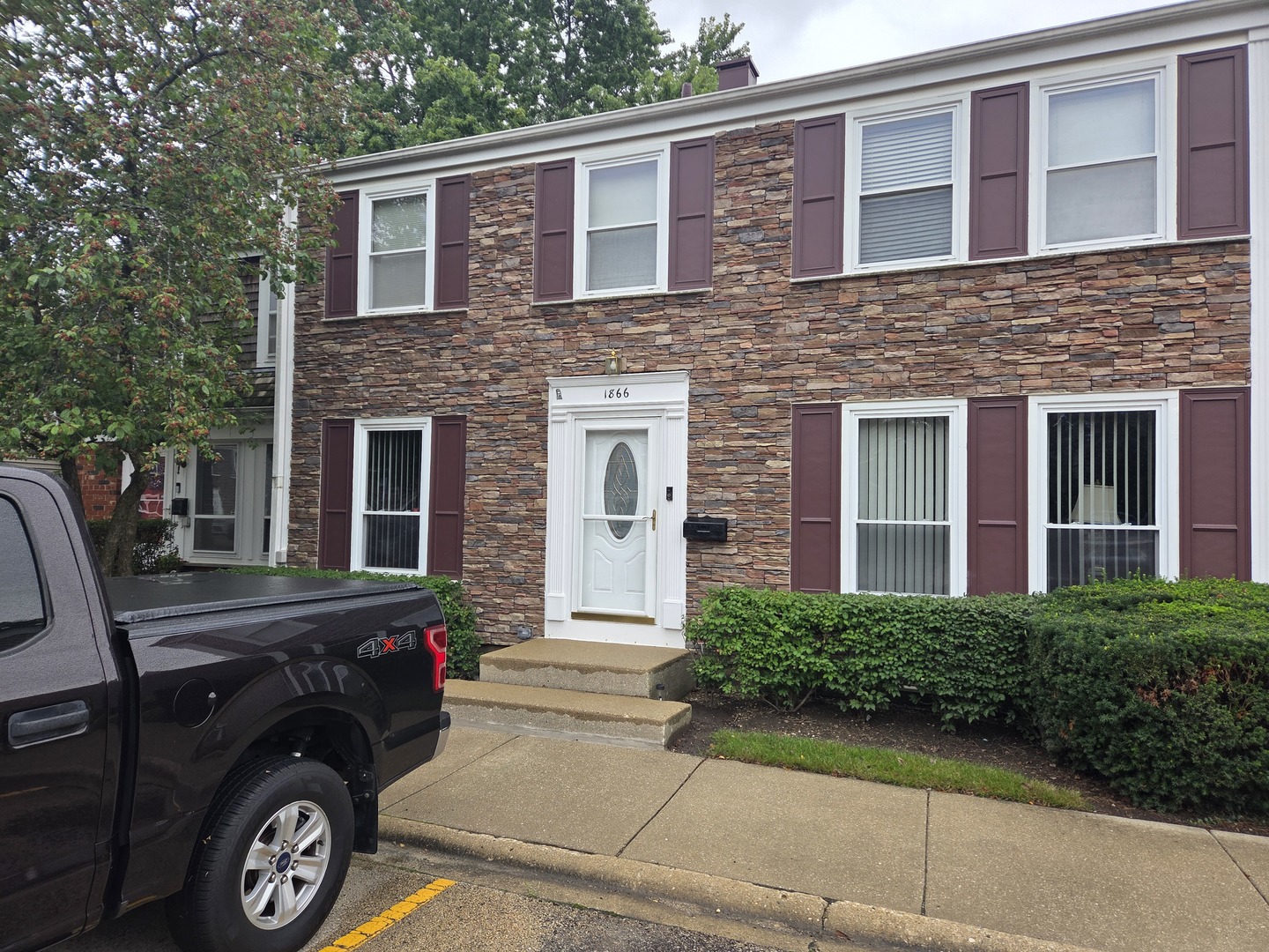 1866 Wellington Place — photo
