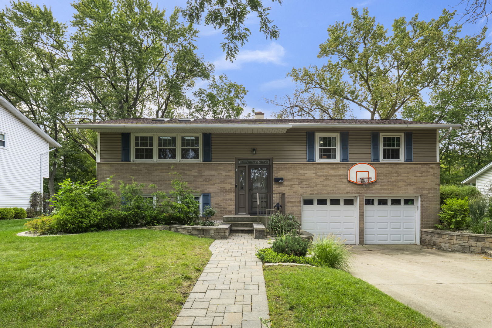 907 E Schirra Drive — photo