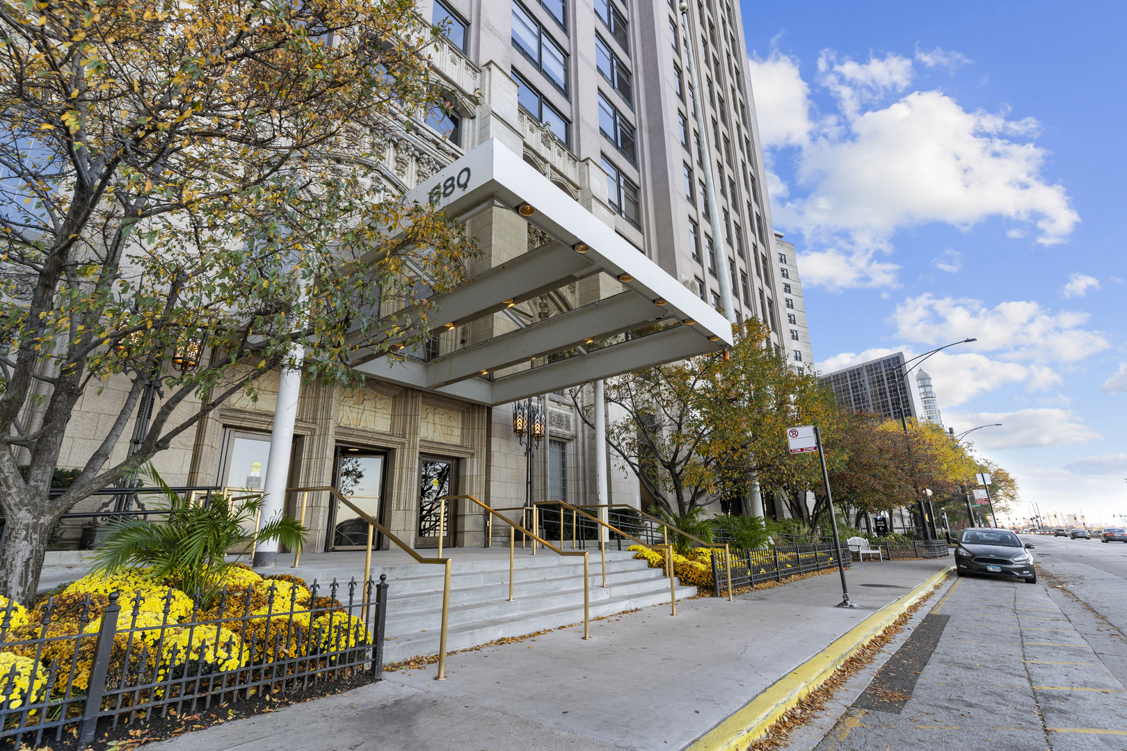 680 N Lake Shore Drive 1103 — photo