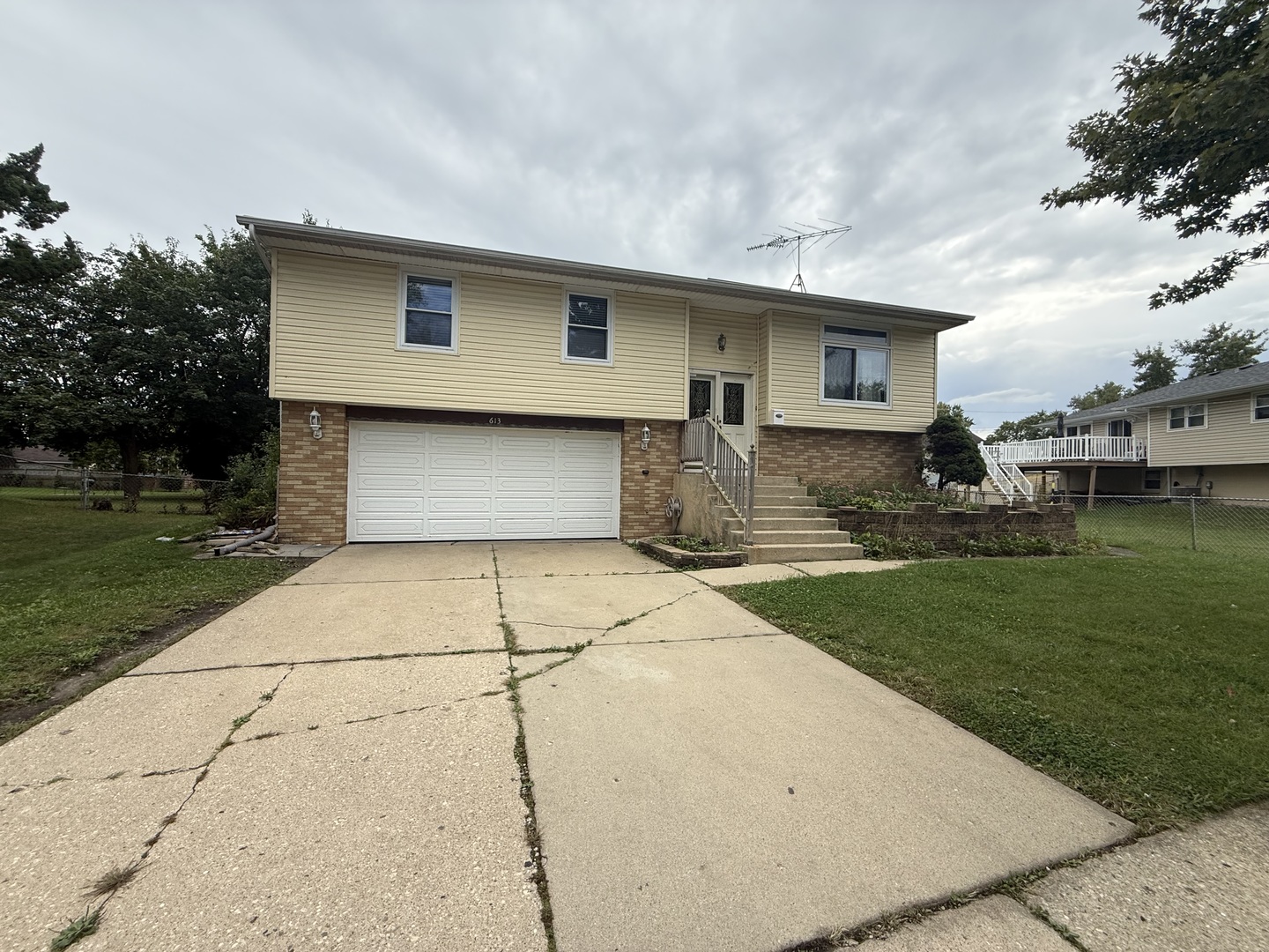 613 Newberry Drive — photo