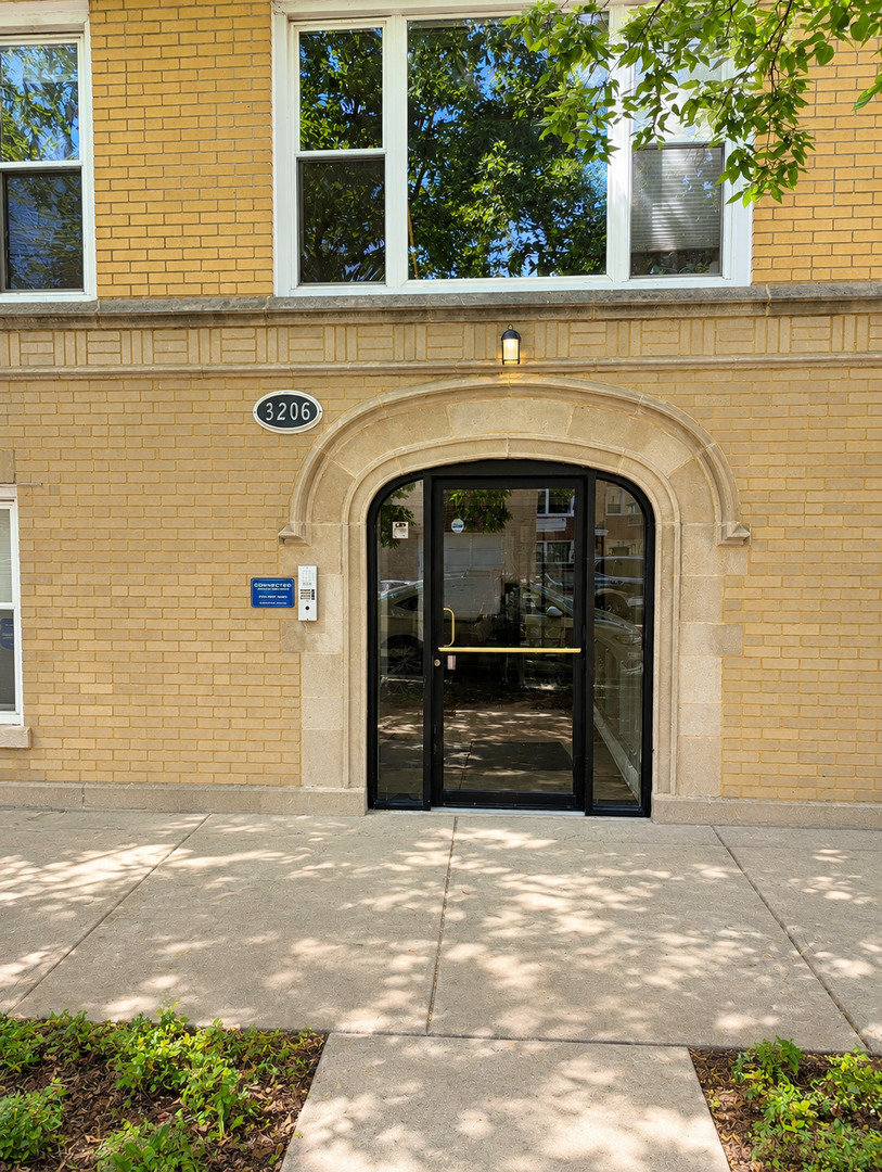 3206 W Berwyn Avenue G — photo