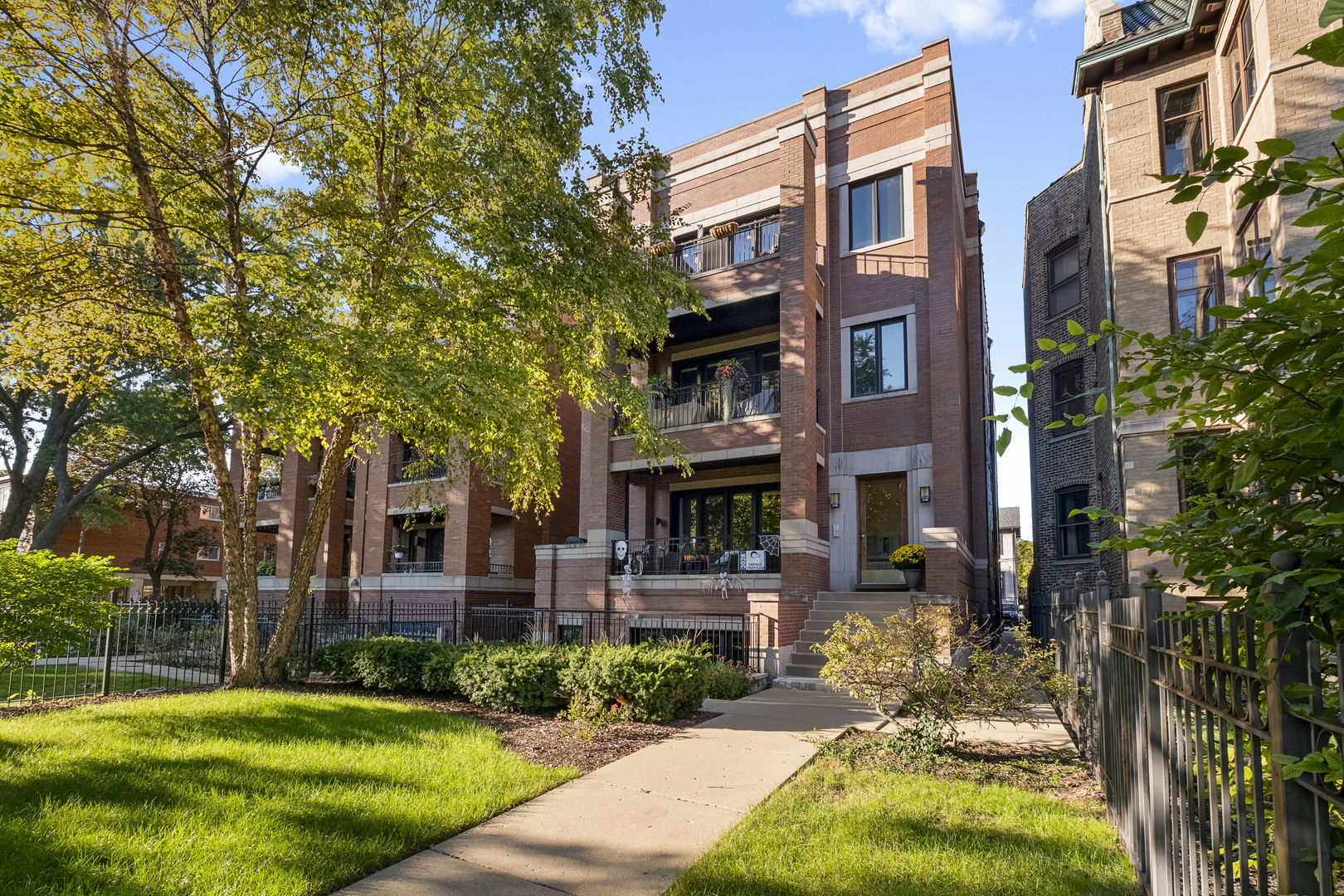 2550 W Logan Boulevard Unit 3F — photo