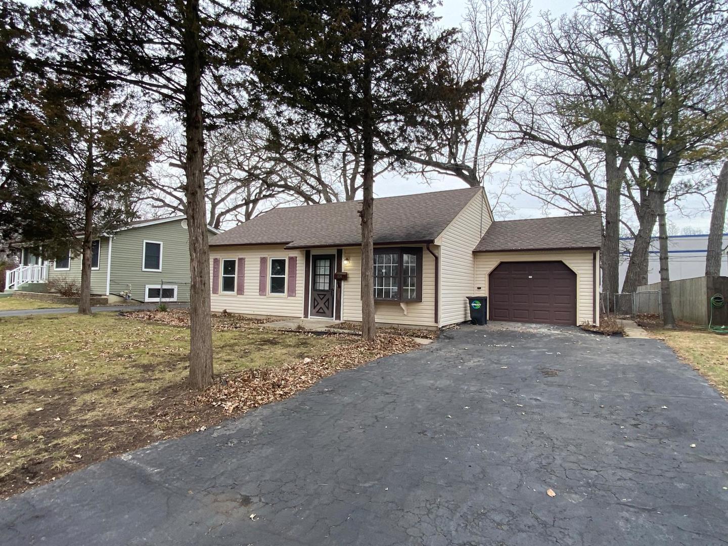4 E Pine Street, Streamwood, IL 60107 — photo 2