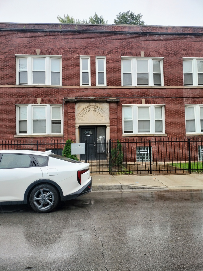 6601 S Green Street 819-2 — photo