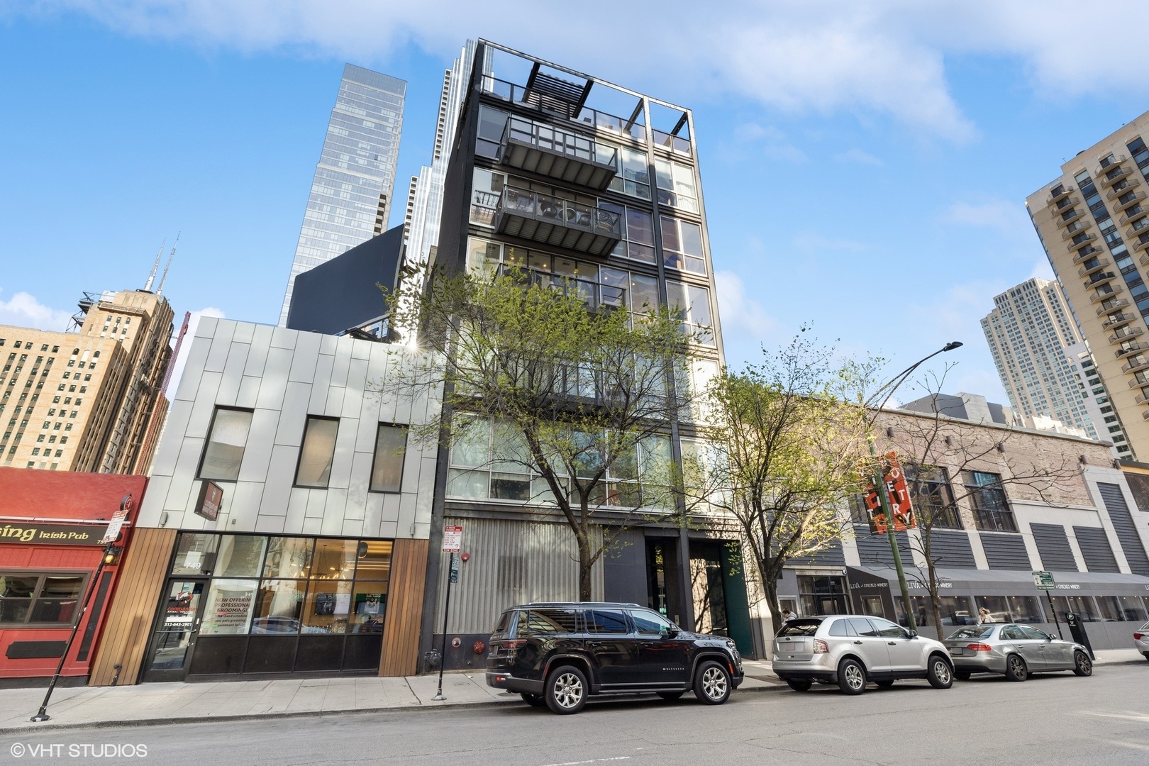 747 N Clark Street 401 — photo