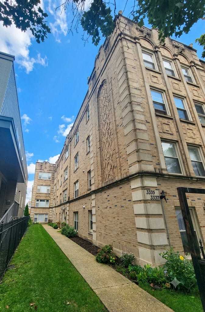 3335 W Belle Plaine Avenue 3a — photo