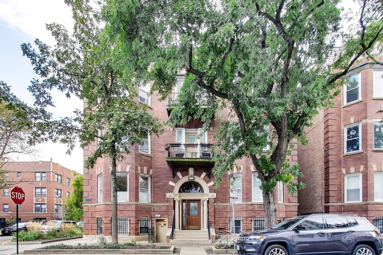 5201 S Blackstone Avenue 1W — photo