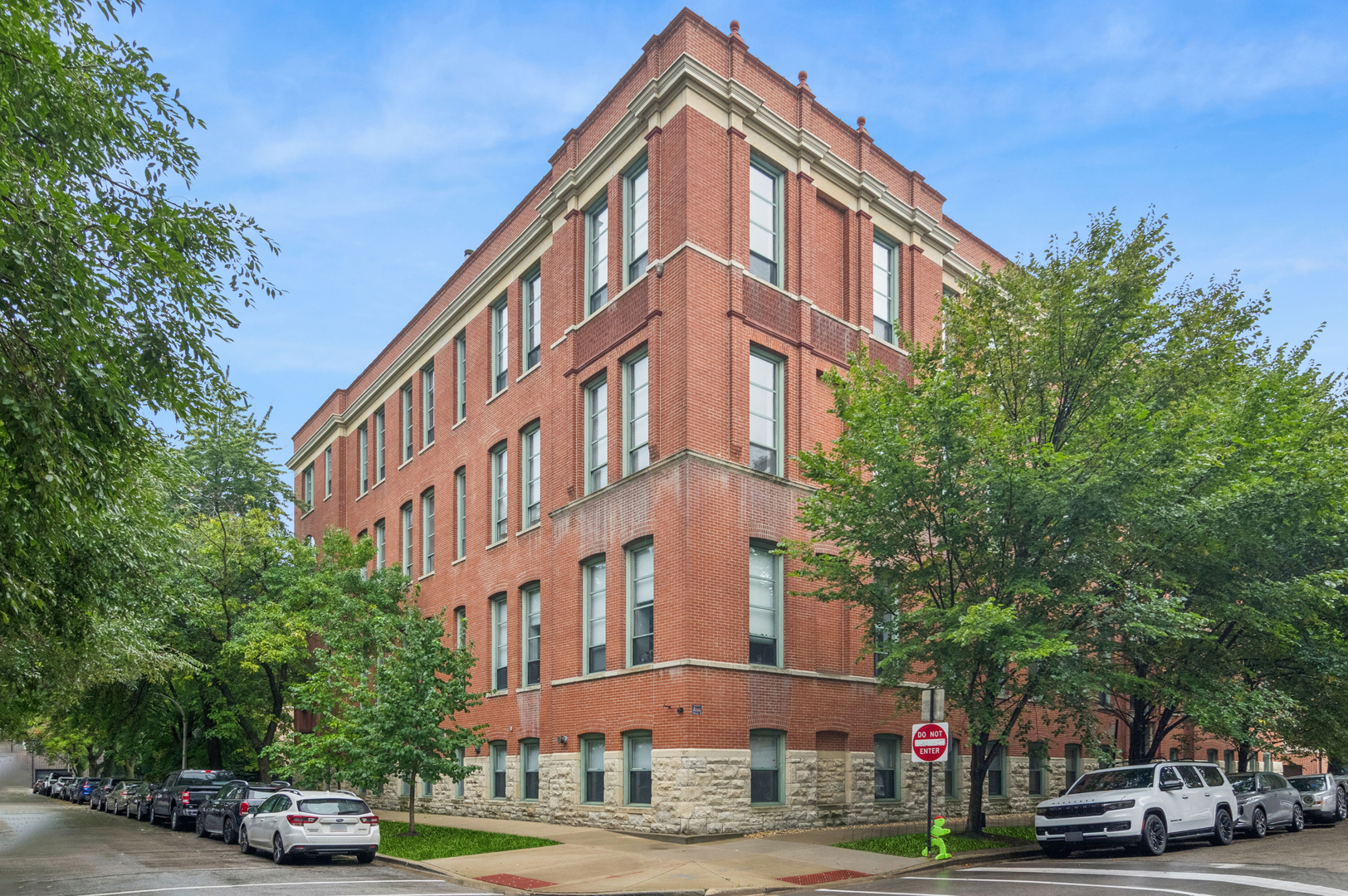 1445 W Belden Avenue 3K — photo