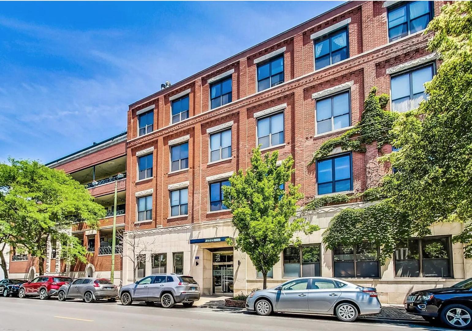 2525 N Sheffield Avenue 3E — photo