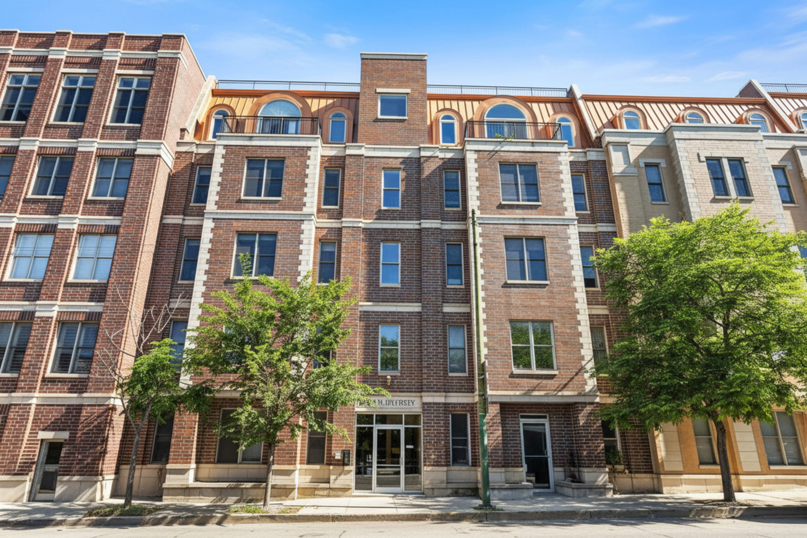 2618 W Diversey Avenue 402 — photo