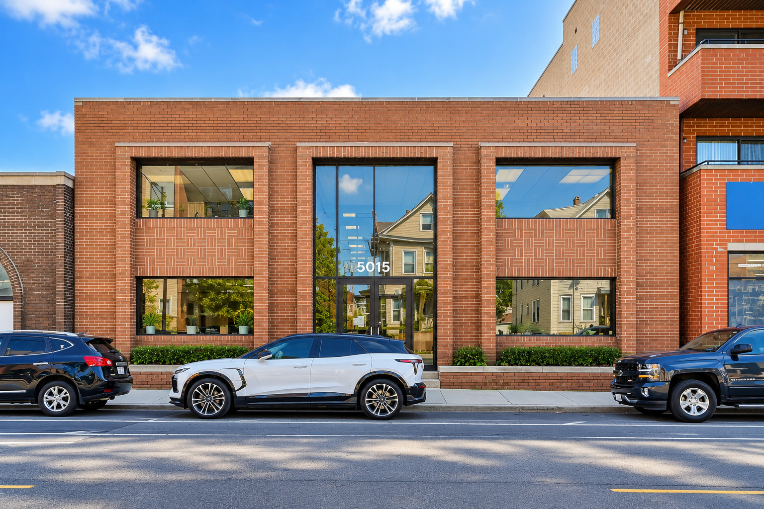 5015 W Lawrence Avenue — photo